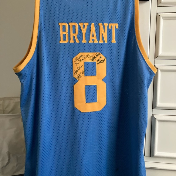 Signed 1998 Kobe Bryant jersey - Picture 2 of 2